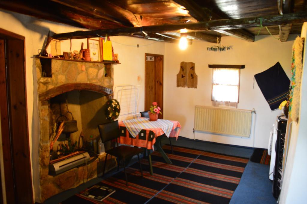 The Old House Guest House Obedinenie Extérieur photo
